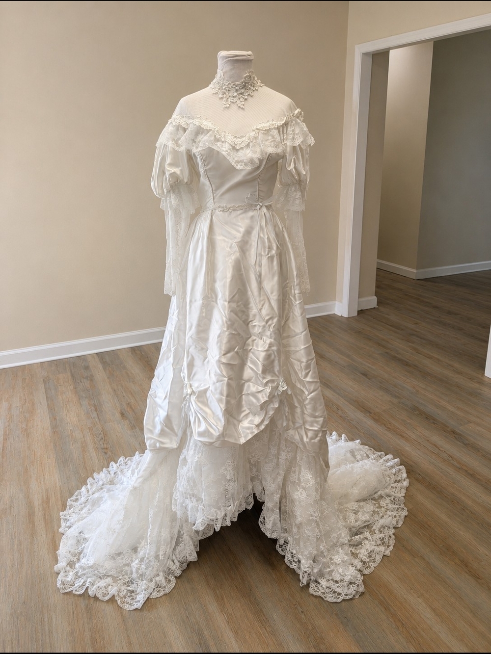 Vintage 80s Lace-Trim White Bridal Gown with Train Romantic Victorian Prairie